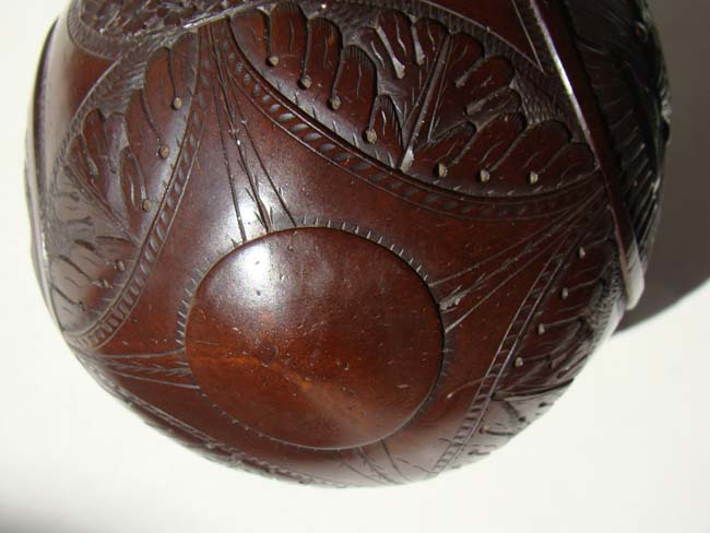 A superbly carved and silver mounted late 18th century Coconut shell gunpowder flask circa 1790 — image 3